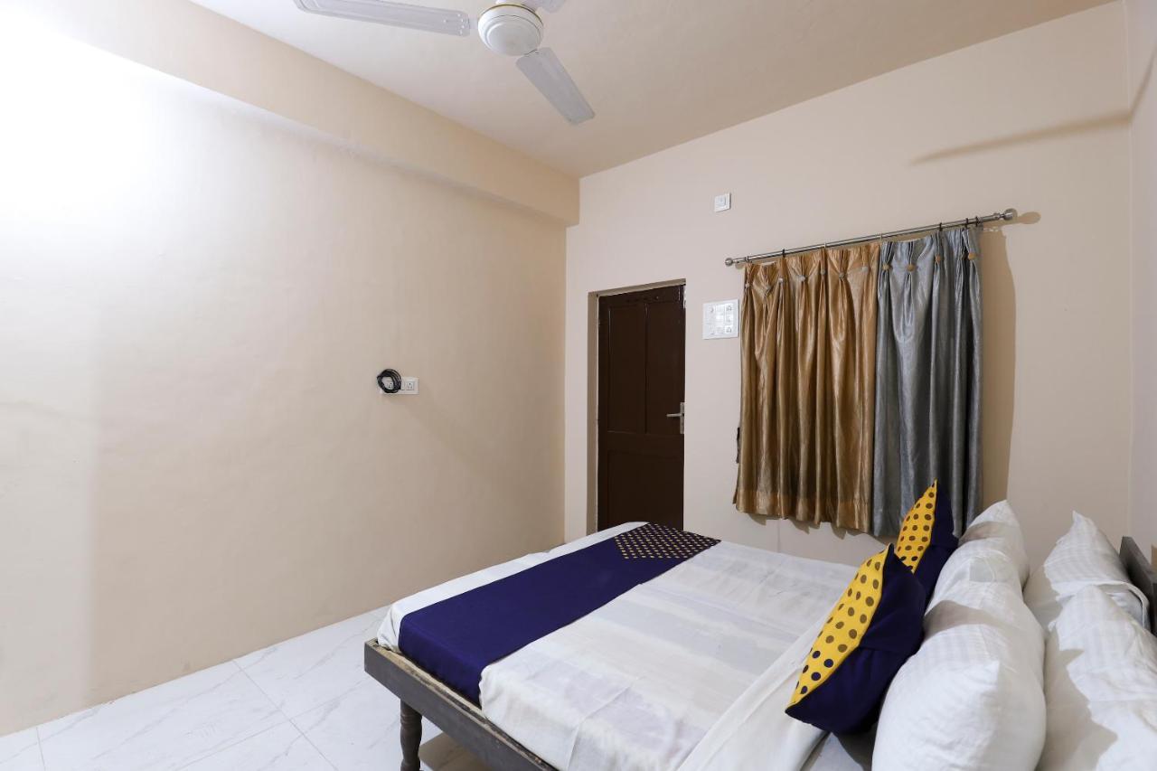 Spot On 64818 Hotel Minal Jāmnagar Extérieur photo