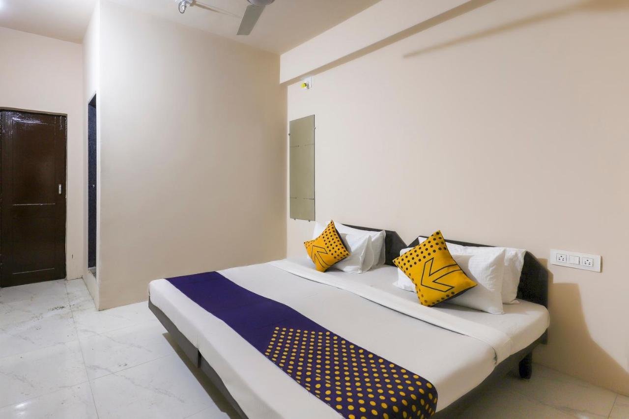 Spot On 64818 Hotel Minal Jāmnagar Extérieur photo