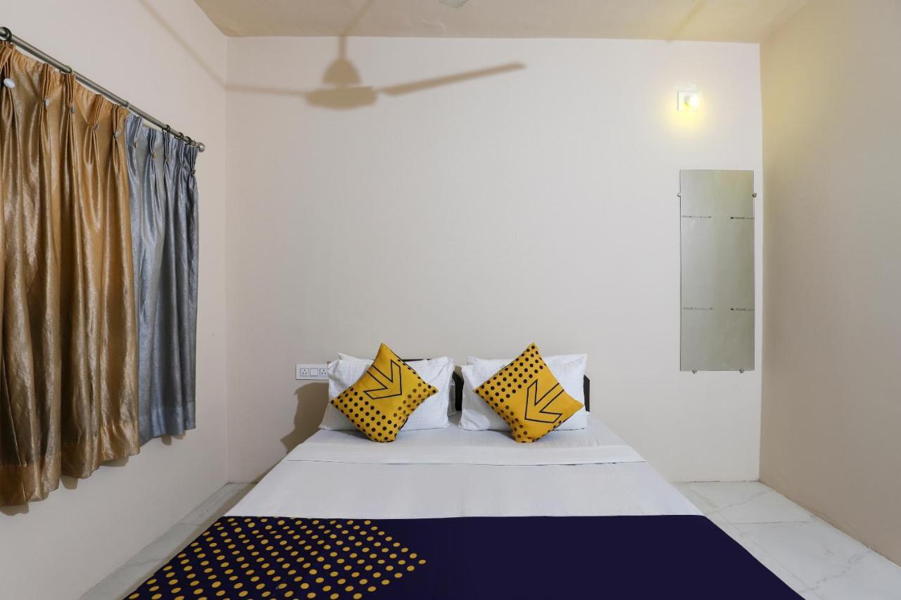 Spot On 64818 Hotel Minal Jāmnagar Extérieur photo