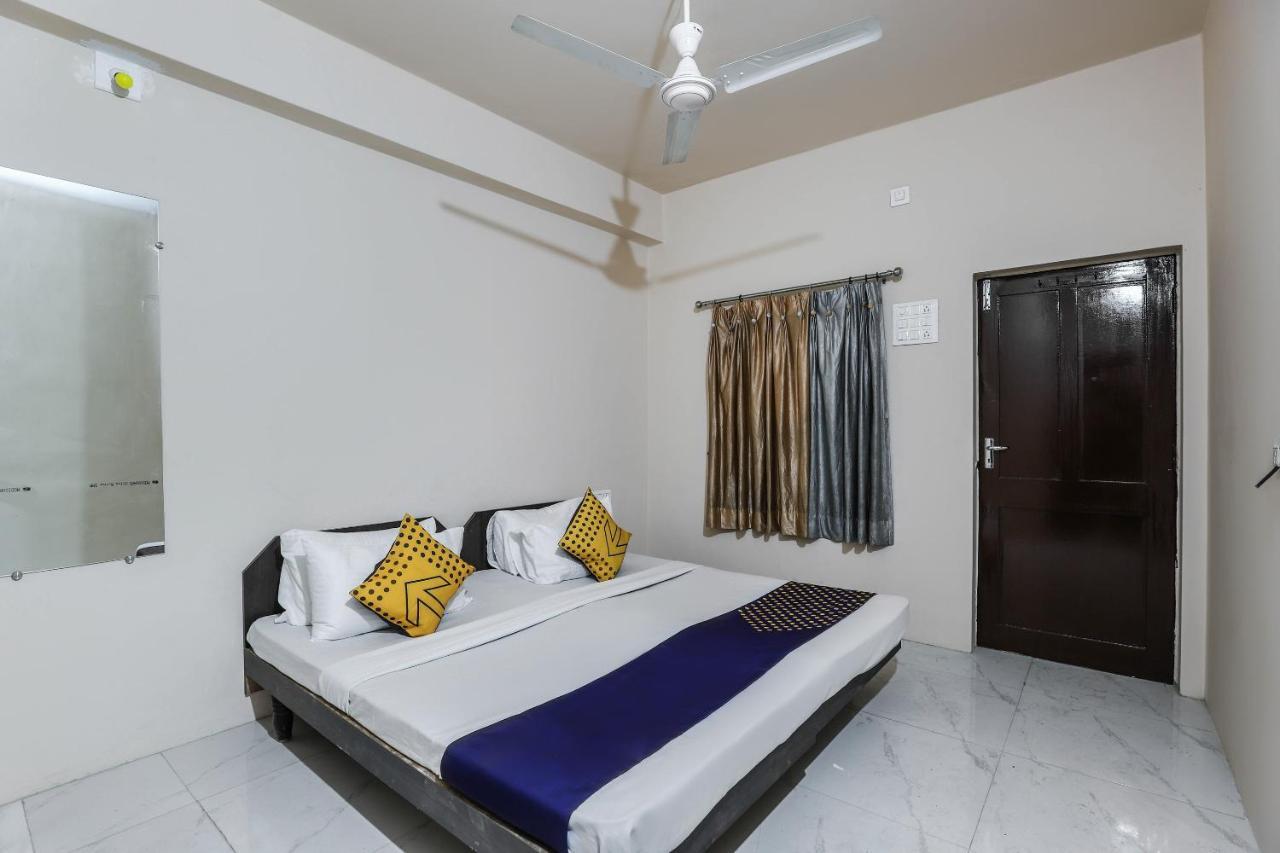 Spot On 64818 Hotel Minal Jāmnagar Extérieur photo