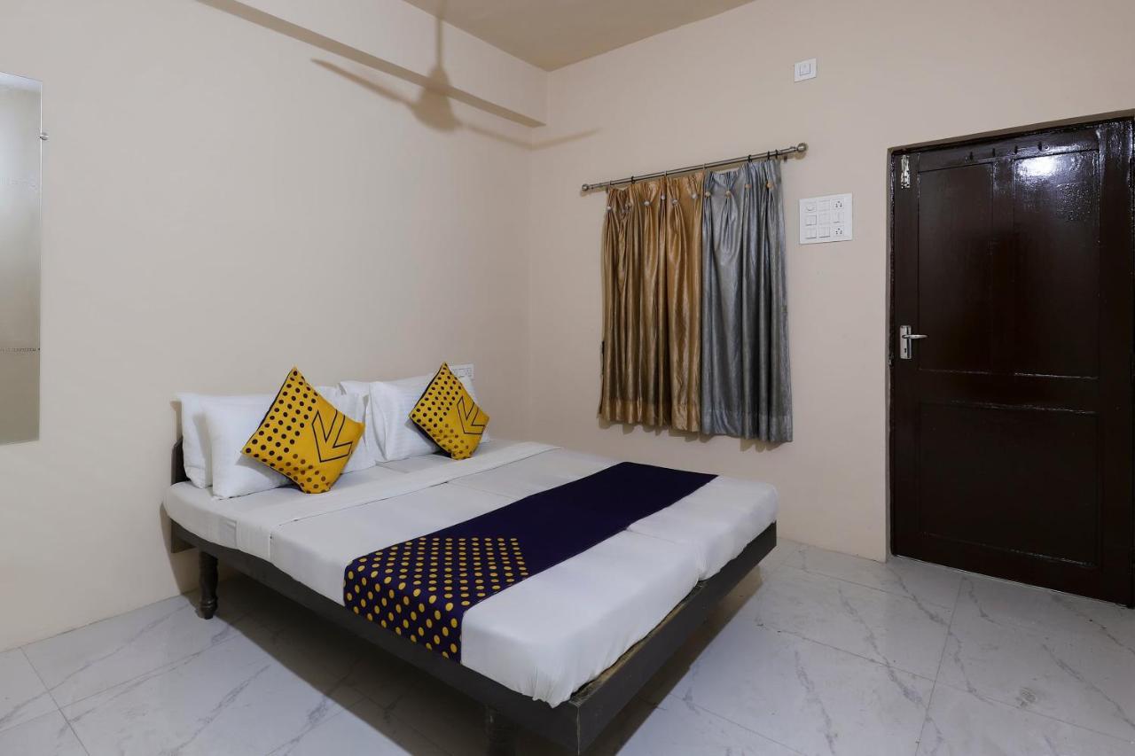Spot On 64818 Hotel Minal Jāmnagar Extérieur photo