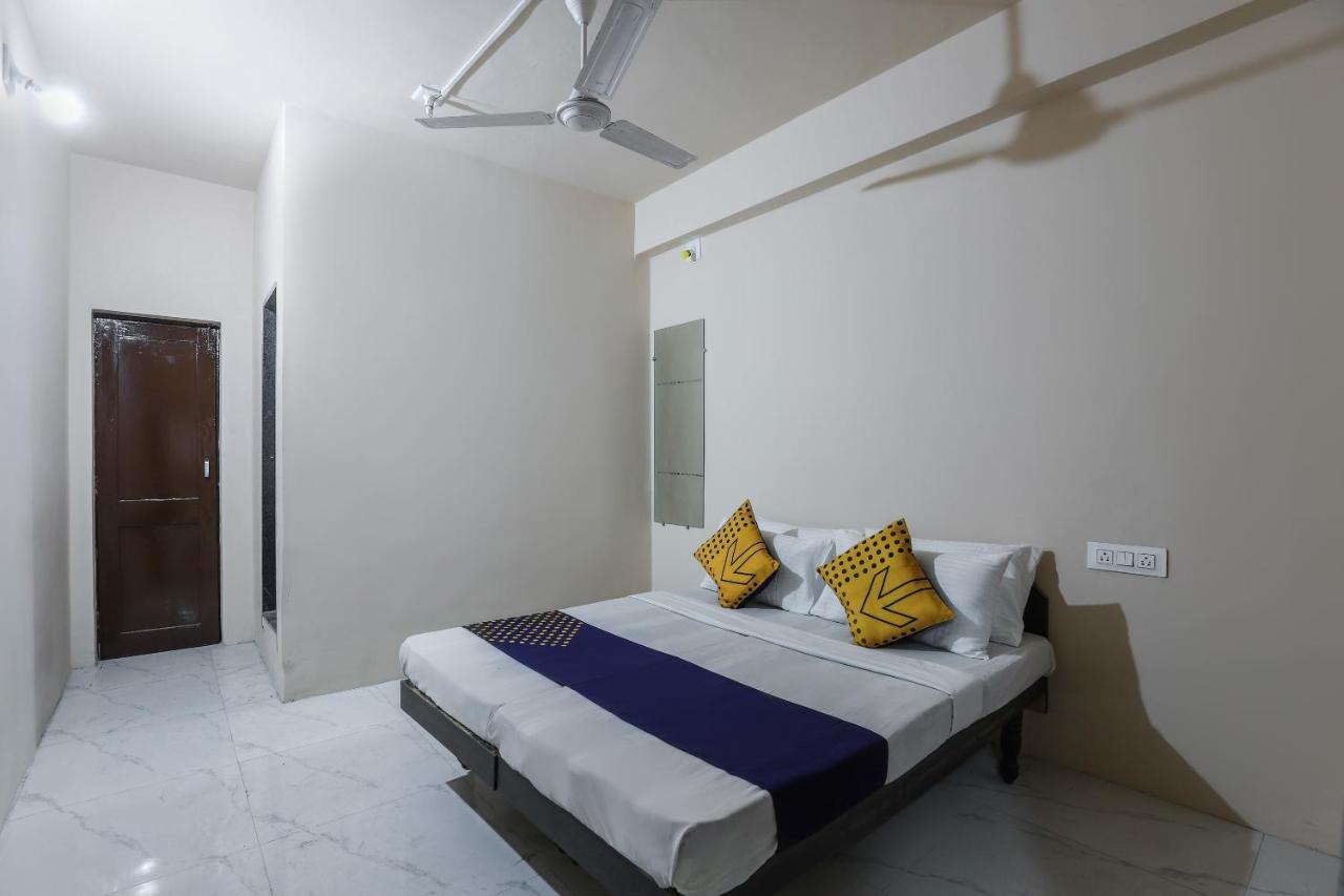 Spot On 64818 Hotel Minal Jāmnagar Extérieur photo