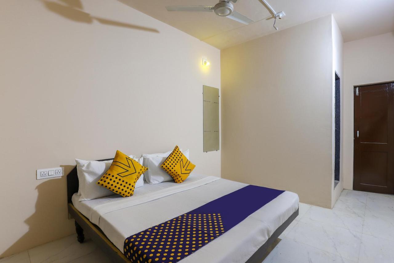 Spot On 64818 Hotel Minal Jāmnagar Extérieur photo