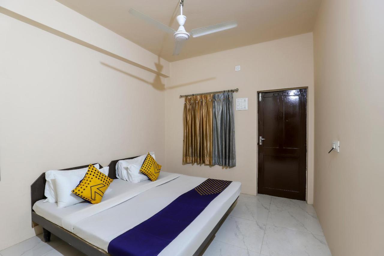 Spot On 64818 Hotel Minal Jāmnagar Extérieur photo