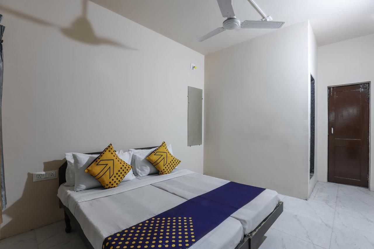 Spot On 64818 Hotel Minal Jāmnagar Extérieur photo
