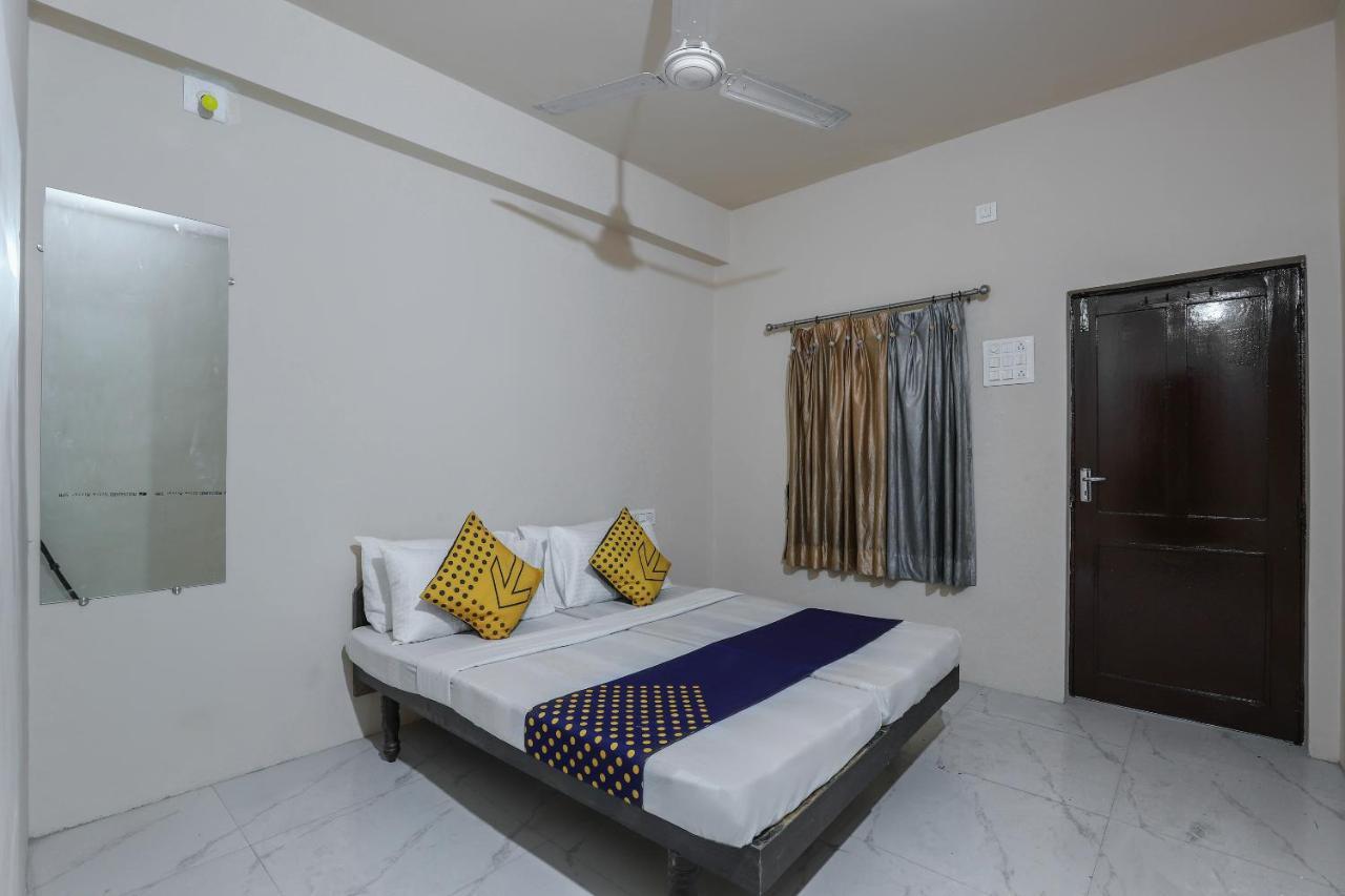 Spot On 64818 Hotel Minal Jāmnagar Extérieur photo